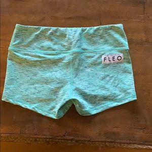 Fleo Mint size small